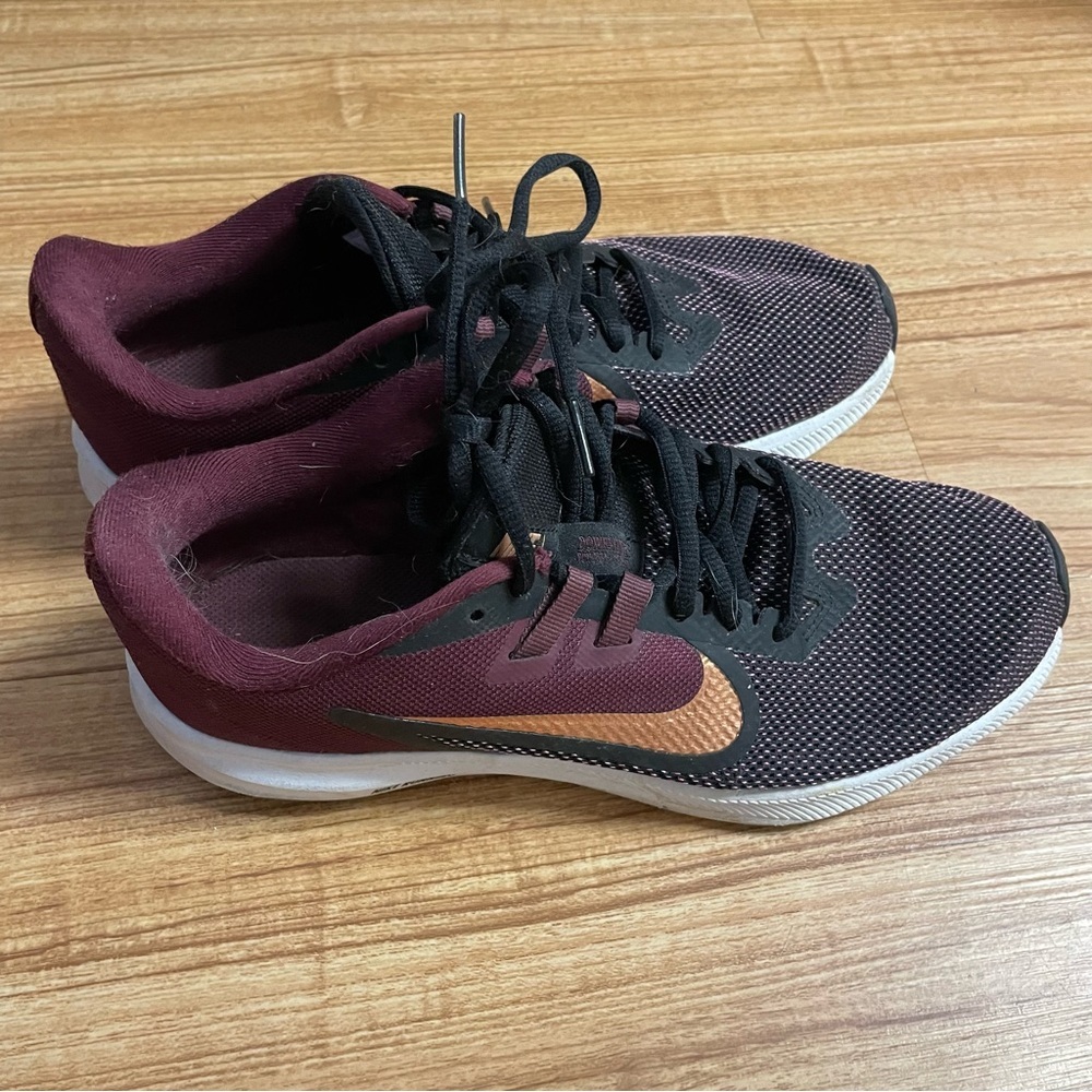 Nike Tennis Shoes